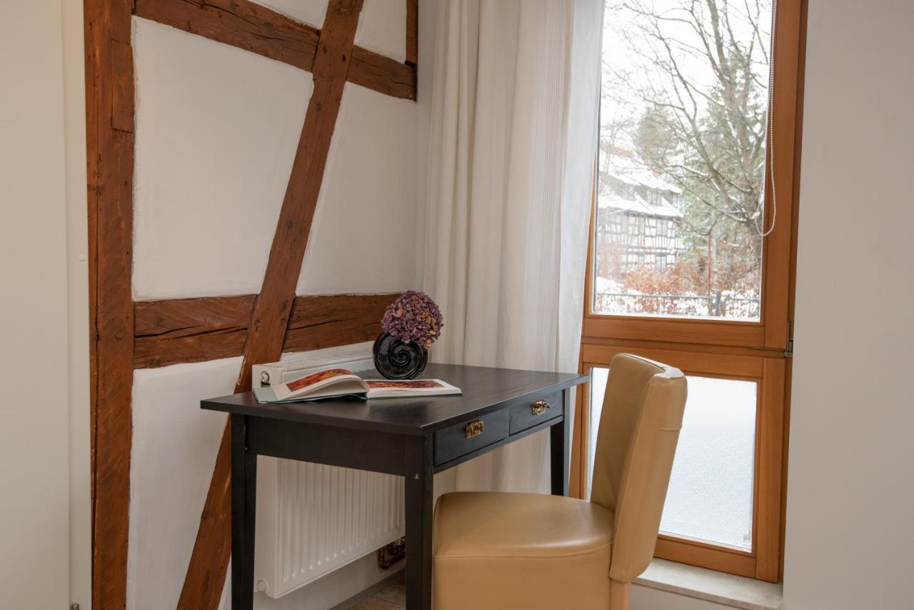 Eliese In Apartment Suhl